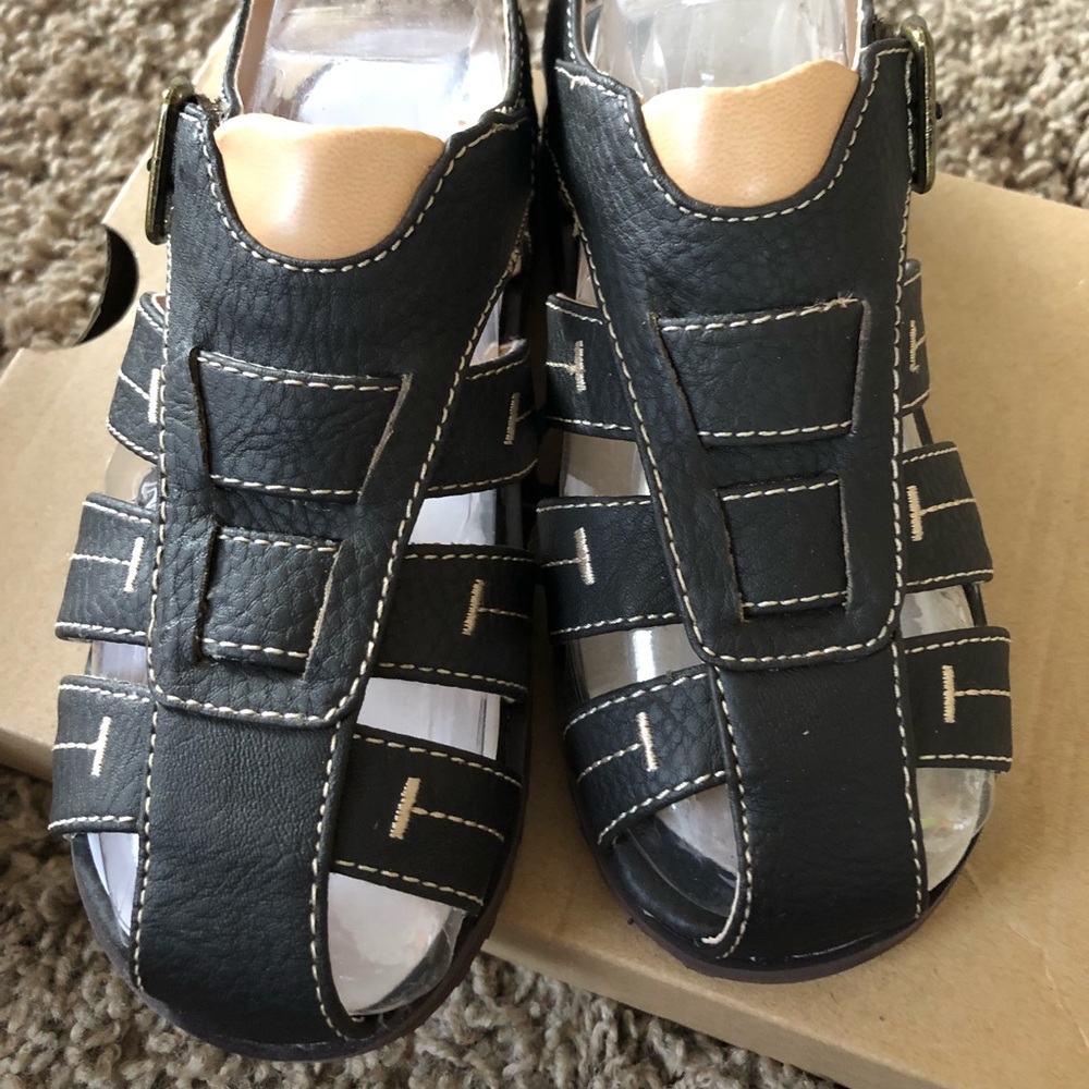 Boys Size 11 Uggs Brown Danial Sandals